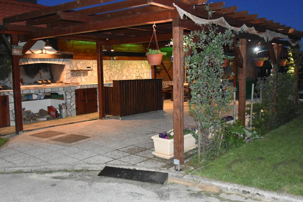 Apartments And Rooms Kod Eli رافنا غورا المظهر الخارجي الصورة